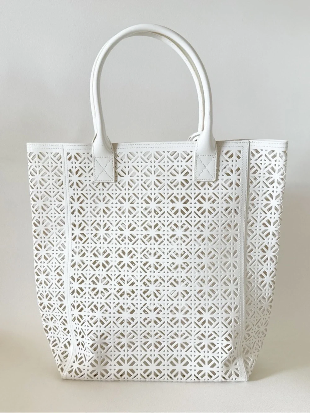 Tory Burch Tote Bag Laser-Cut PVC Geometric Carry-all White Casual Beach